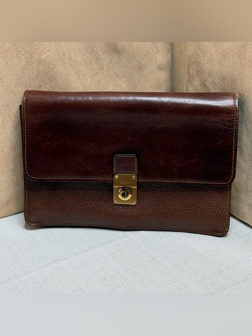 Bally Vintage Brown Leather Clutch wristlet Gold-tone Lock Key